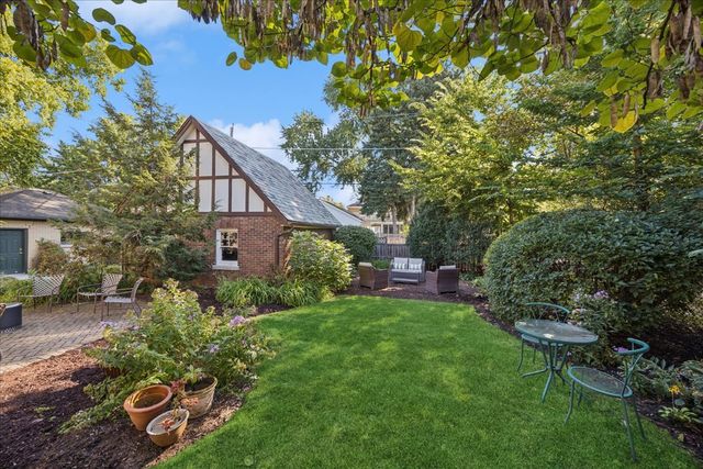 1116 N Elmwood Avenue, Oak Park, IL 60302