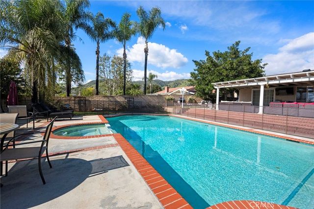 1218 Oak View, La Verne, CA 91750