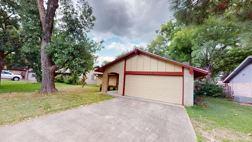 9215 Hunters TRCE E, Austin, TX 78758