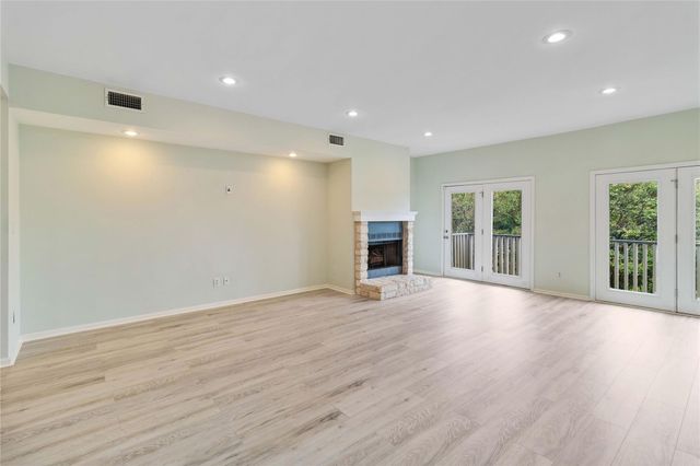 5512 Oakwood CV 161, Austin, TX 78731