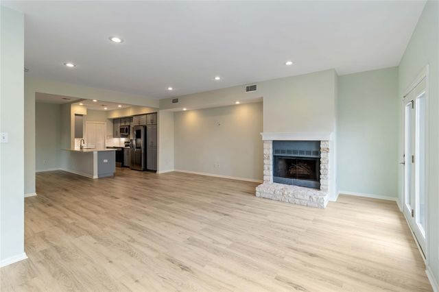 5512 Oakwood CV 161, Austin, TX 78731