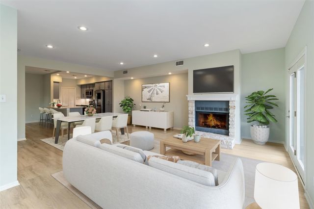 5512 Oakwood CV 161, Austin, TX 78731