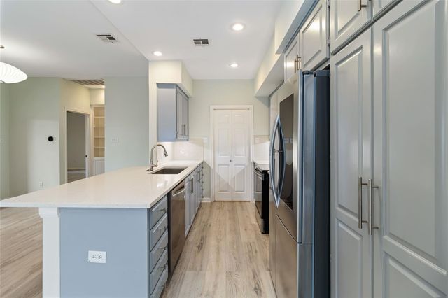 5512 Oakwood CV 161, Austin, TX 78731