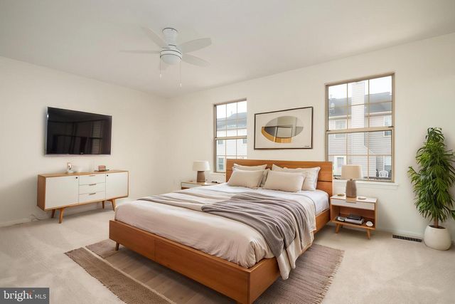 8770 DEBLANC PL, Manassas, VA 20110