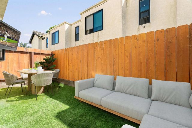 879 Agate 3, San Diego, CA 92109