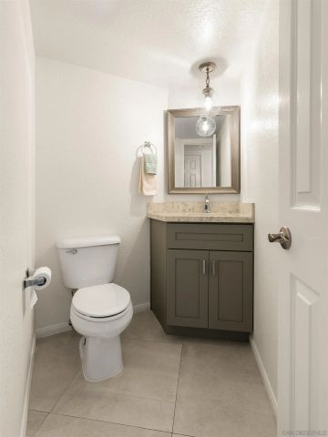 879 Agate 3, San Diego, CA 92109