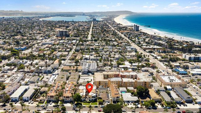 879 Agate 3, San Diego, CA 92109