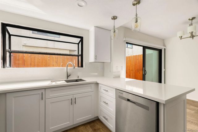 879 Agate 3, San Diego, CA 92109