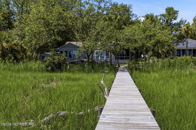 97260 PIRATES POINT Road, Yulee, FL 32097