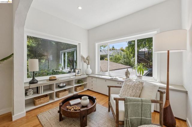 25 Manor Dr, Piedmont, CA 94611