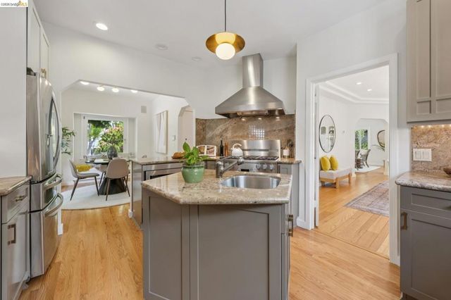 25 Manor Dr, Piedmont, CA 94611