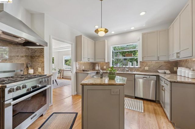 25 Manor Dr, Piedmont, CA 94611