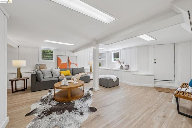 25 Manor Dr, Piedmont, CA 94611