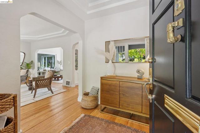 25 Manor Dr, Piedmont, CA 94611