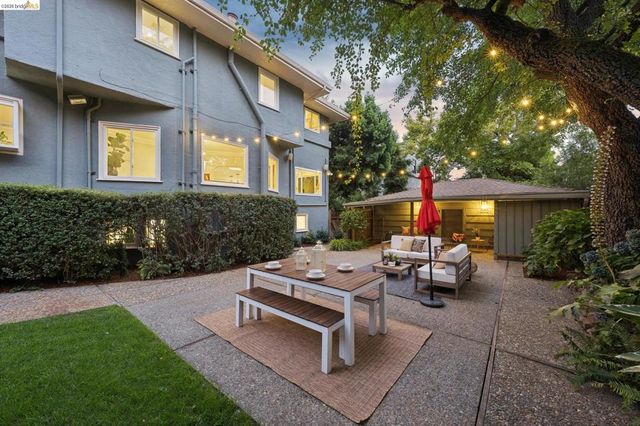 25 Manor Dr, Piedmont, CA 94611