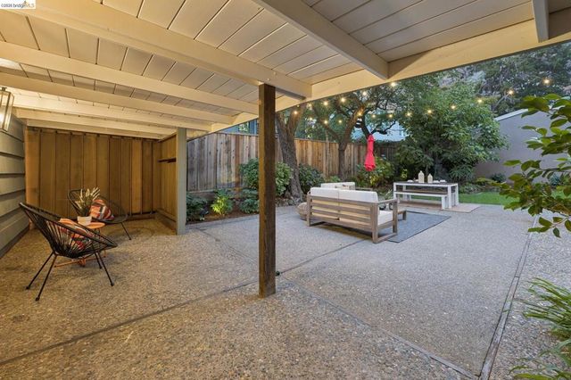 25 Manor Dr, Piedmont, CA 94611