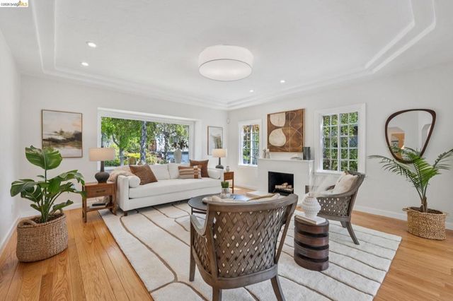 25 Manor Dr, Piedmont, CA 94611