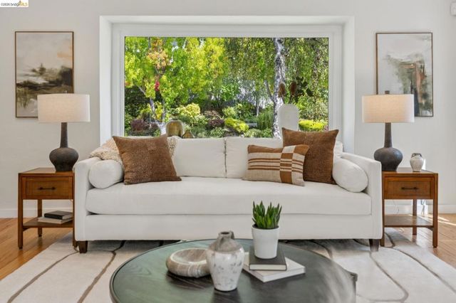 25 Manor Dr, Piedmont, CA 94611