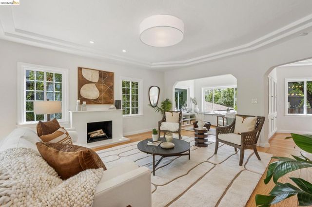 25 Manor Dr, Piedmont, CA 94611
