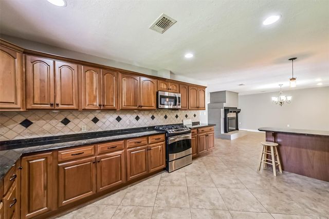 2015 Running Bear Trail, Crosby, TX 77532