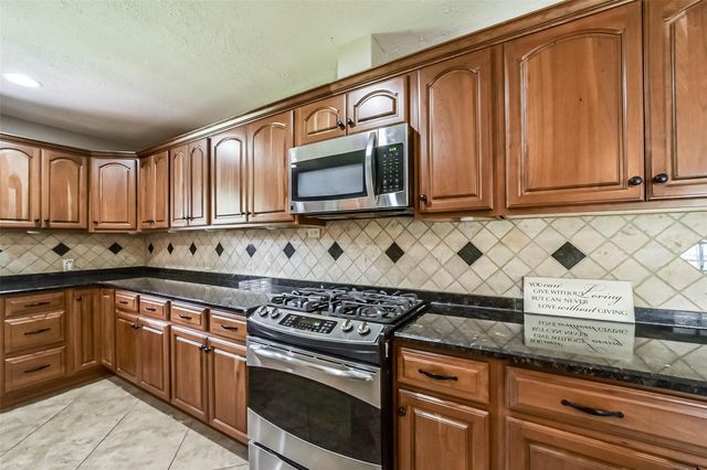 2015 Running Bear Trail, Crosby, TX 77532