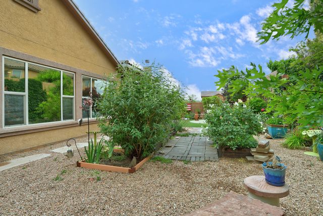 25 Los Balcones Place NE, Rio Rancho, NM 87124