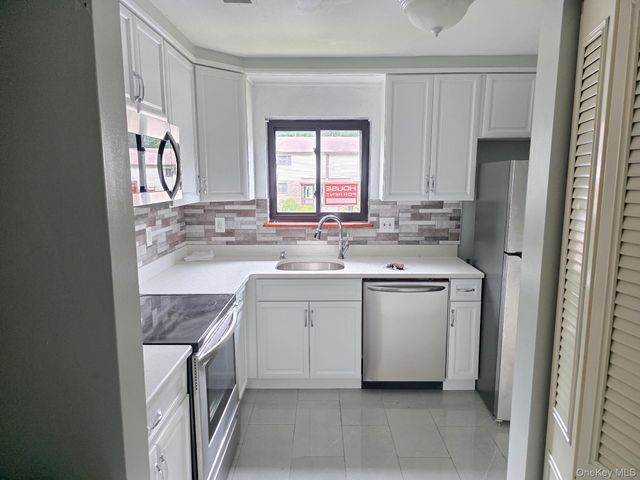 285 Village Court, Kingston, NY 12401