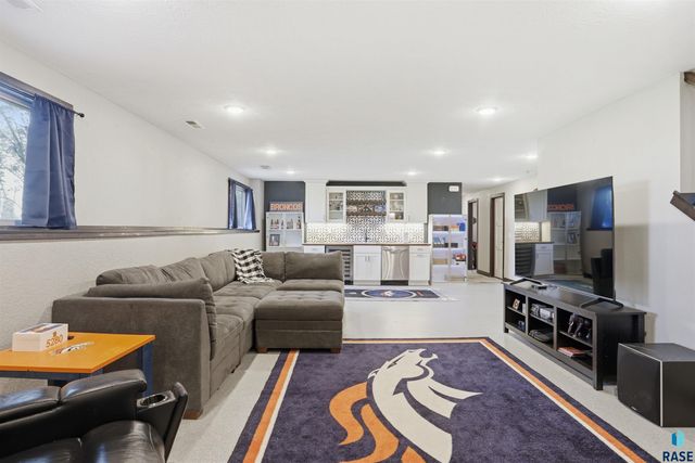 46784 Valerie Pl Place, Tea, SD 57064