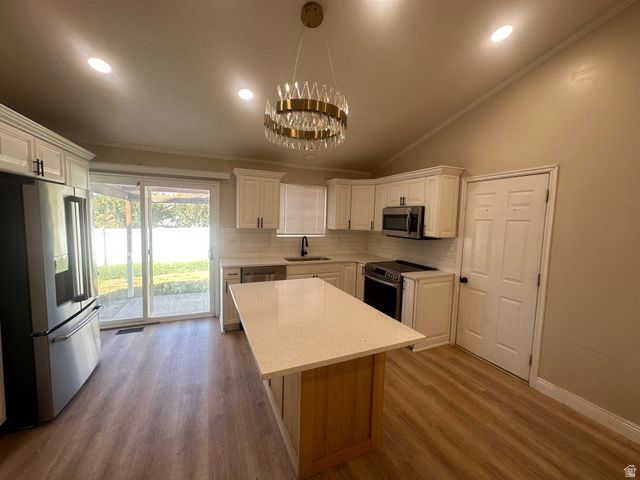 898 W 1025 N, Clinton, UT 84015