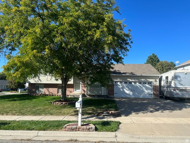 898 W 1025 N, Clinton, UT 84015