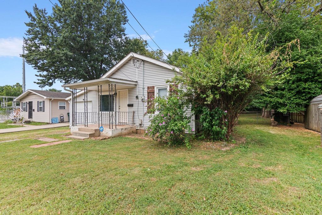 1031 N Forest Avenue, Springfield, MO 65802