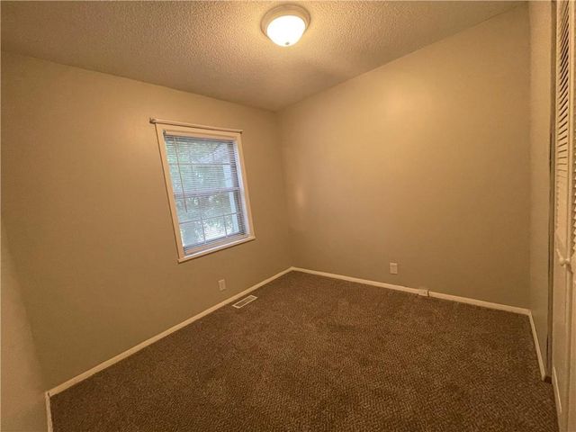 18904 E Arrowhead Drive, Independence, MO 64056