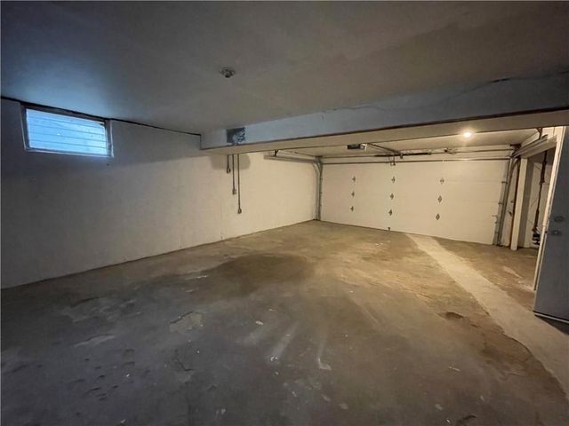 18904 E Arrowhead Drive, Independence, MO 64056