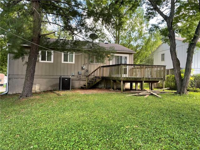 18904 E Arrowhead Drive, Independence, MO 64056