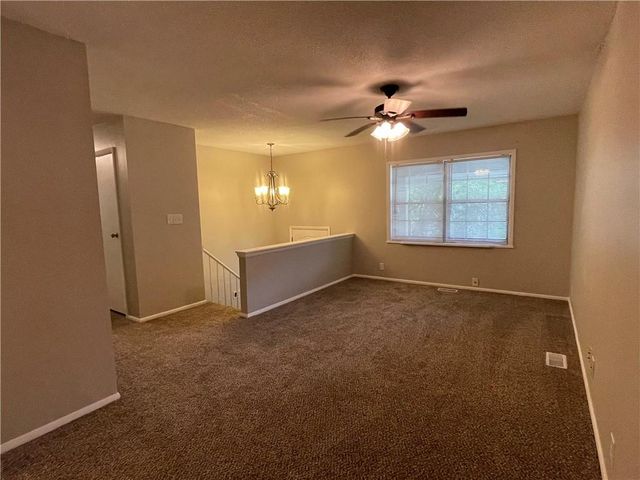 18904 E Arrowhead Drive, Independence, MO 64056