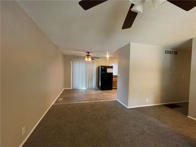 18904 E Arrowhead Drive, Independence, MO 64056