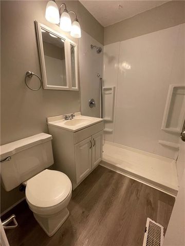 18904 E Arrowhead Drive, Independence, MO 64056