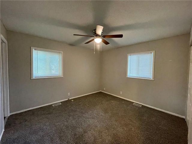 18904 E Arrowhead Drive, Independence, MO 64056