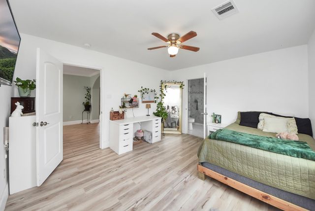 274 Road 5252, Cleveland, TX 77327