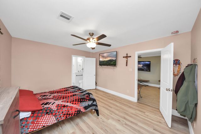 274 Road 5252, Cleveland, TX 77327