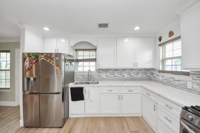 274 Road 5252, Cleveland, TX 77327