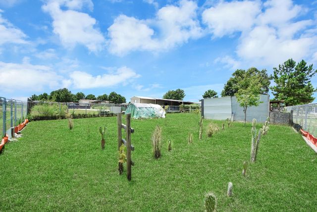 274 Road 5252, Cleveland, TX 77327