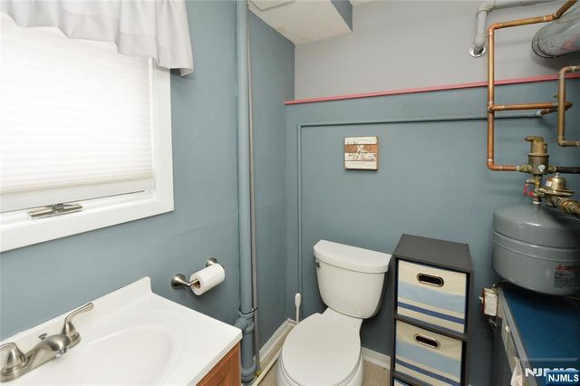 140 Manhattan Avenue, Waldwick, NJ 07463