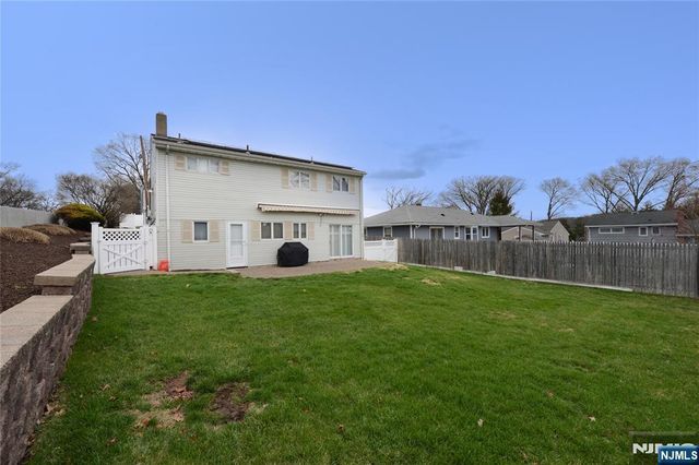 140 Manhattan Avenue, Waldwick, NJ 07463