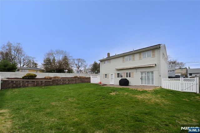 140 Manhattan Avenue, Waldwick, NJ 07463