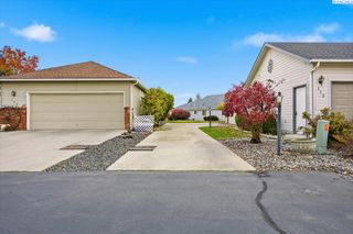 109 Augusta Lane, Pasco, WA 99301
