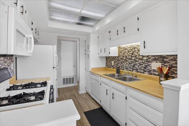 2400 N Main Street F, Salinas, CA 93906