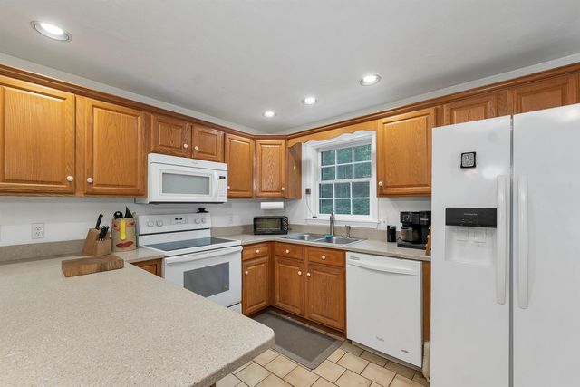19 Vonhurst Road, Moultonborough, NH 03254