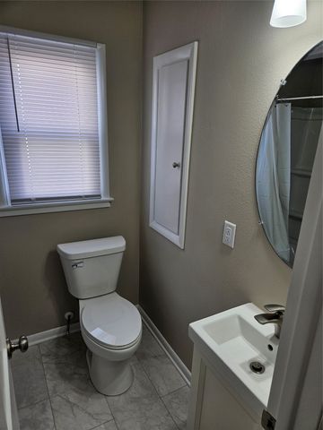 3901 Lower Beaver Road, Des Moines, IA 50310