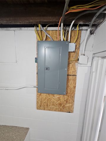 3901 Lower Beaver Road, Des Moines, IA 50310